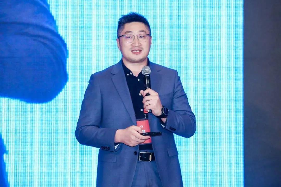 威廉希尔企业事业部总监黄泽君在论坛现场演讲